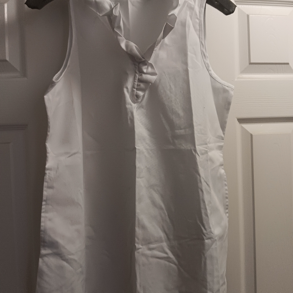 Small, Simply Noelle, White V Neck Tank with Ruffled Collar
